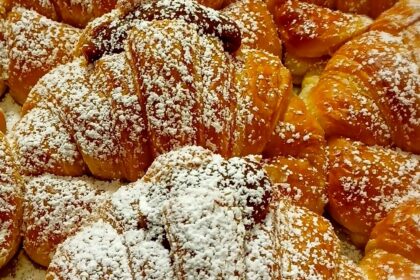 best medialuna dulce near me